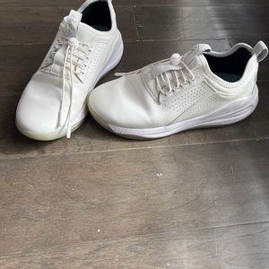 White Clove Nursing shoes
